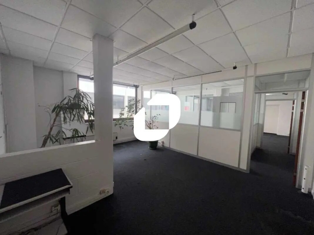 Office in La Madeleine for lease Building Photo- Image 1 of 16