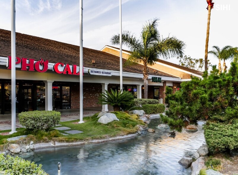 1400 Camino de la Reina, San Diego, CA à louer - Photo du bâtiment - Image 3 de 4