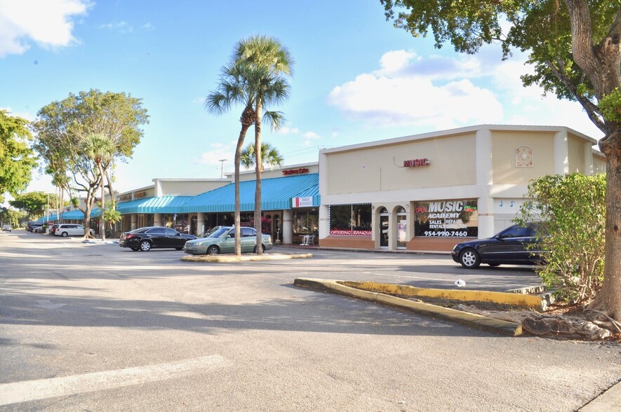 7200-7300 W Oakland Park Blvd, Lauderhill, FL for lease - Building Photo - Image 1 of 5