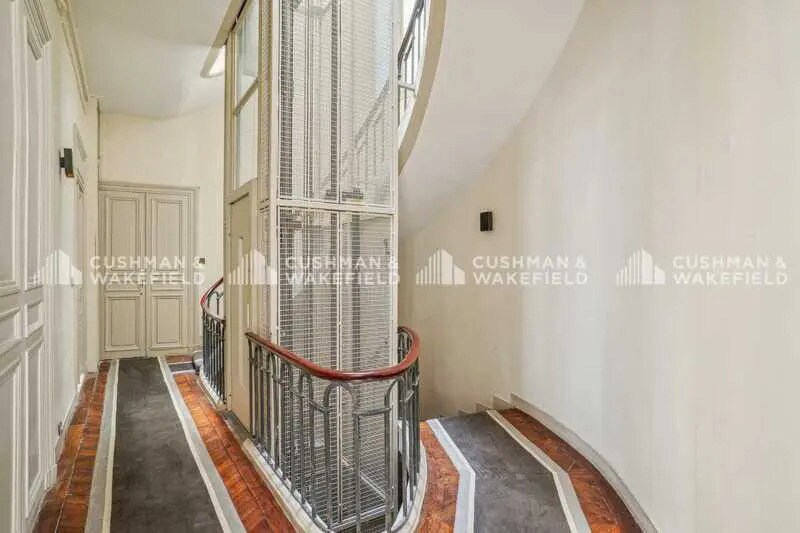 124 Rue Du Faubourg Saint-Honoré, Paris for lease - Building Photo - Image 3 of 4