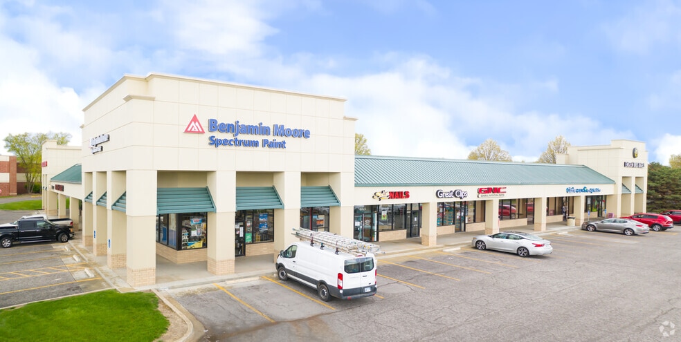 8700-8748 W 135th St, Overland Park, KS for lease - Building Photo - Image 2 of 3