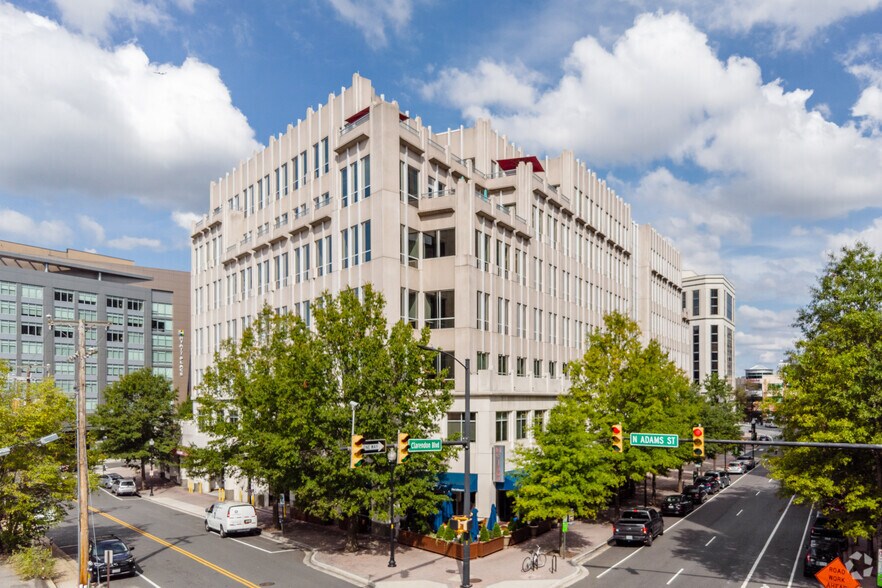 2300 Wilson Blvd, Arlington, VA à louer - Photo du bâtiment - Image 1 de 18