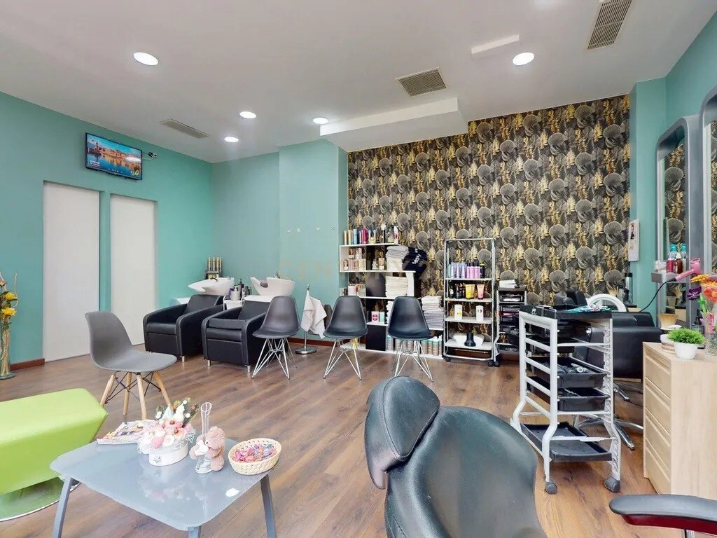 Retail in Alcalá de Henares, Madrid for lease Building Photo- Image 1 of 4