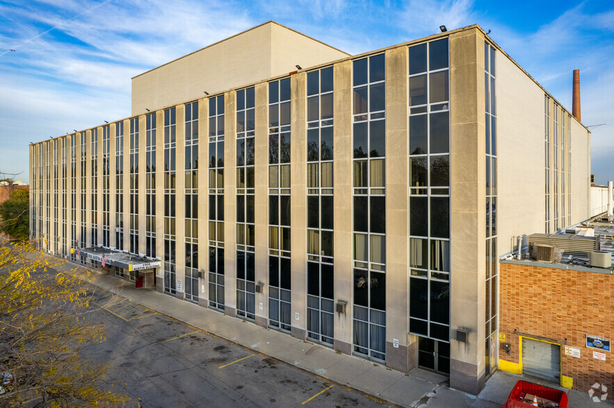 1900 N Austin Ave, Chicago, IL à vendre - Photo du bâtiment - Image 1 de 1