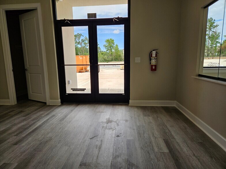 625 Regal Row, Montgomery, TX à louer - Photo du bâtiment - Image 3 de 10