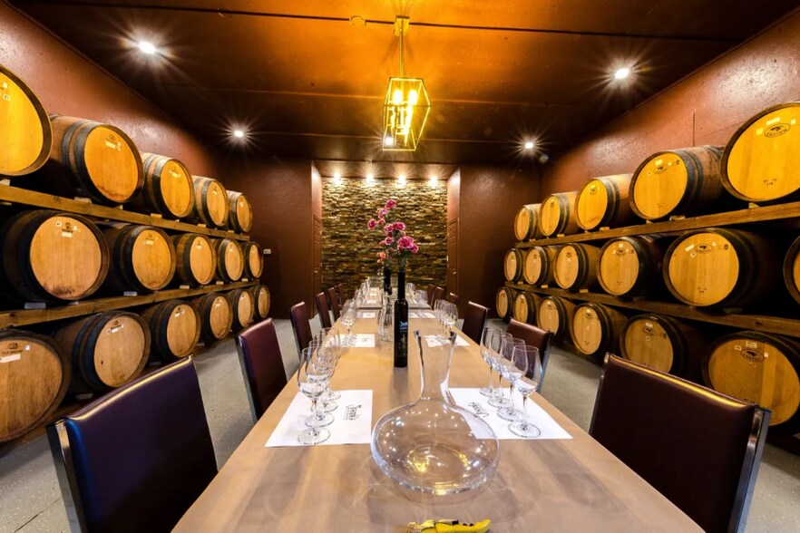 1811 Niagara Stone Rd, Niagara-On-The-Lake, ON à vendre - Photo intérieure - Image 3 de 7