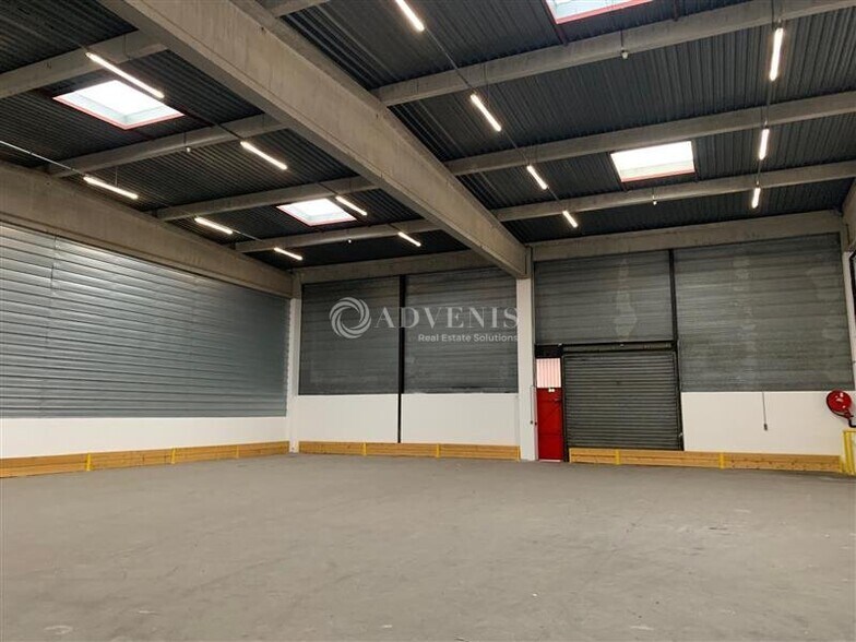 Flex in Ennery for lease - Interior Photo - Image 3 of 5