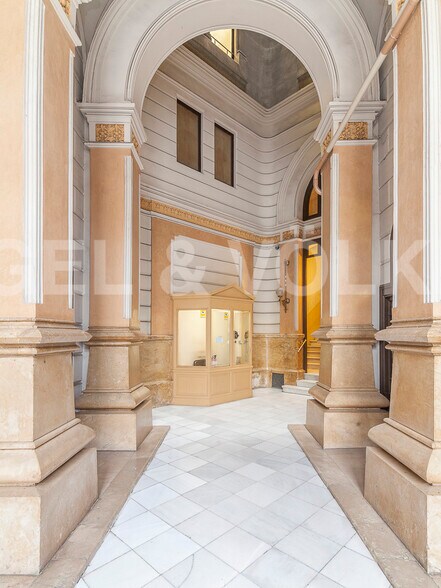 Bureau dans Barcelone, Barcelona à louer - Photo du bâtiment - Image 2 de 2