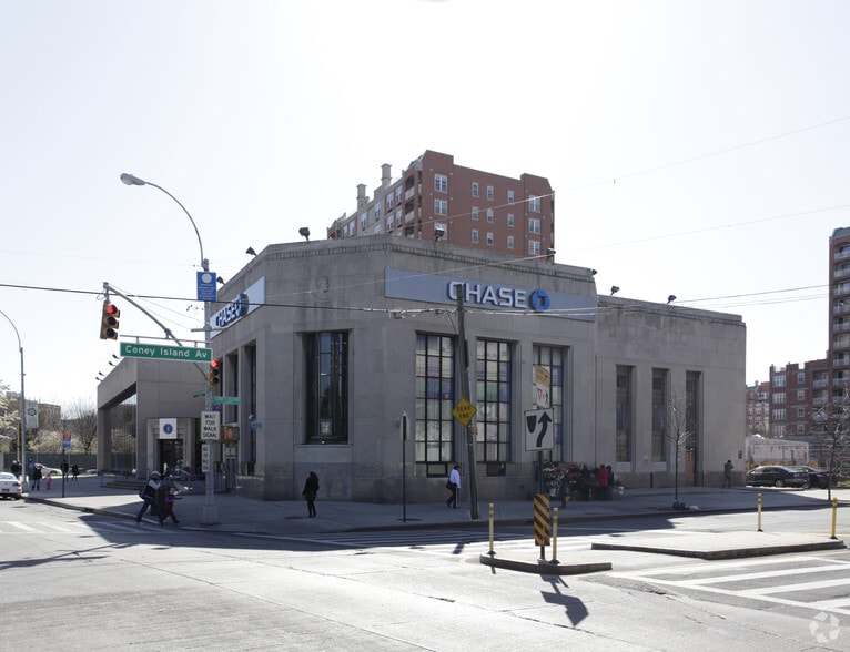 1002 Brighton Beach Ave, Brooklyn, NY for sale - Primary Photo - Image 1 of 3