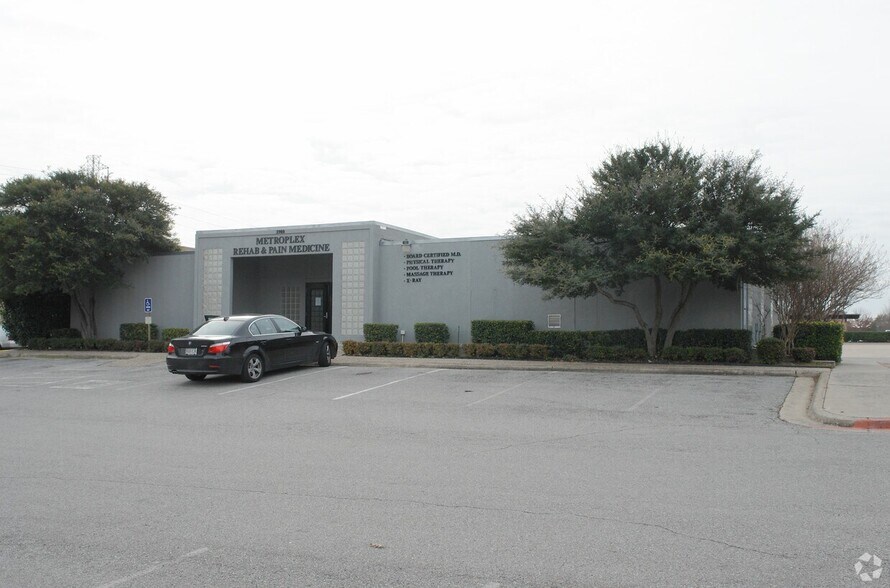 2908 E Trinity Mills Rd, Carrollton, TX à louer - Photo du bâtiment - Image 3 de 44