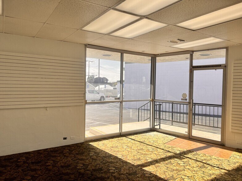 14402 Whittier Blvd, Whittier, CA à louer - Photo du bâtiment - Image 2 de 5