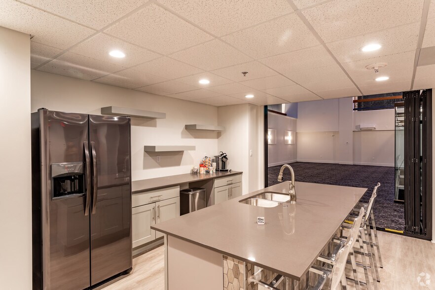 111 W 5th St, Tulsa, OK for lease - Interior Photo - Image 3 of 5