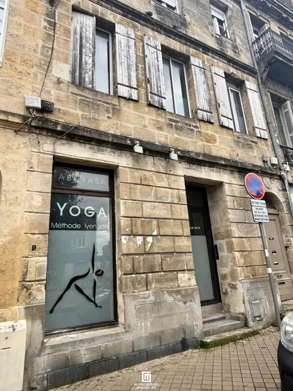 Retail in Bordeaux for lease Building Photo- Image 1 of 7