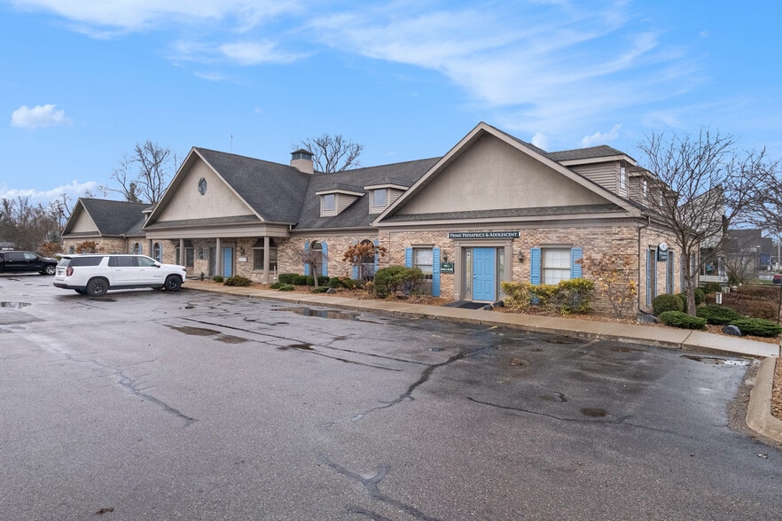 1063 W Hill Rd, Flint, MI for sale - Building Photo - Image 1 of 29