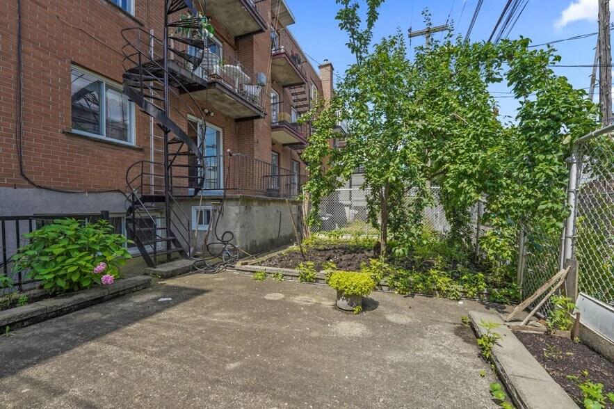 6961 - 6965 Av Wiseman, Montréal, QC à vendre - Photo du bâtiment - Image 3 de 4