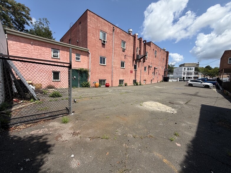 811 McLean Ave, Yonkers, NY for sale - Building Photo - Image 3 of 33