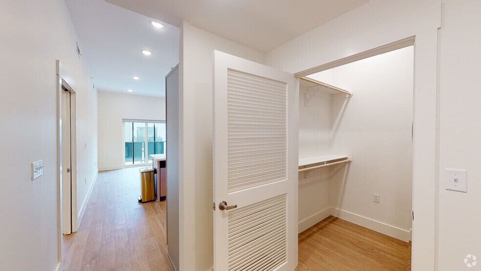 301 SE G St, Bentonville, AR à louer - Photo du bâtiment - Image 2 de 60