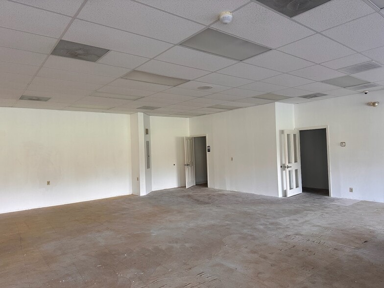 505 Leaman Ave, Millersville, PA for lease - Interior Photo - Image 2 of 4