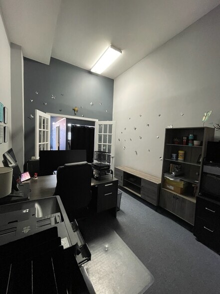 2521 W North Ave, Chicago, IL for lease - Building Photo - Image 2 of 21