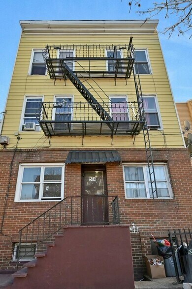 614 Kennedy Blvd, Union City, NJ à vendre - Photo du bâtiment - Image 2 de 6