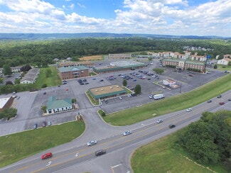 Plus de détails pour 335 Aikens Ctr, Martinsburg, WV - Bureau à louer