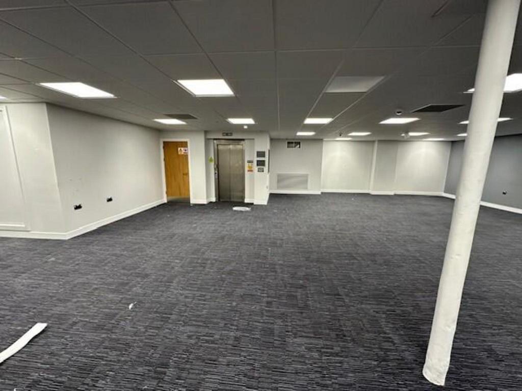 237-238A High St, Dudley à louer Photo principale- Image 1 de 11