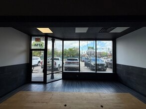 1751 N Sheffield Ave, Chicago, IL for lease Interior Photo- Image 2 of 5