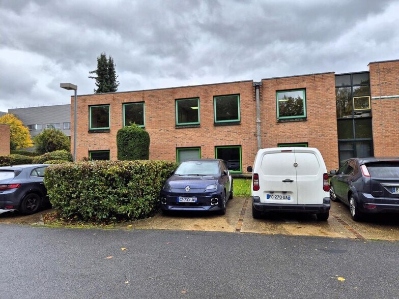 Rue De La Maison Rouge, Lognes for sale - Building Photo - Image 3 of 25