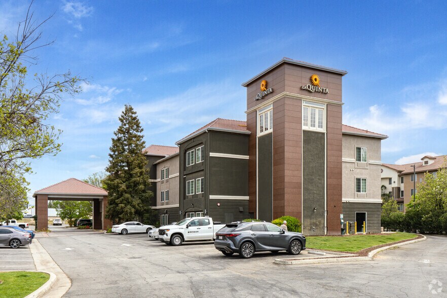 8858 Spectrum Park Way, Bakersfield, CA à vendre - Photo principale - Image 2 de 30