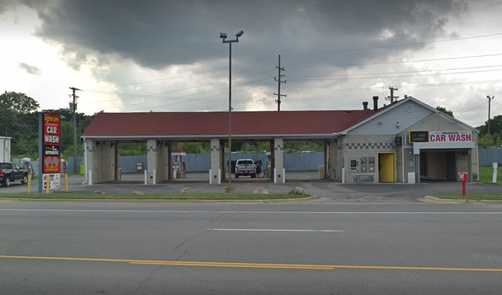 127 N Groesbeck Hwy, Mount Clemens, MI à vendre - Photo du bâtiment - Image 3 de 5