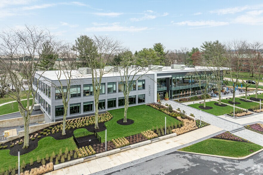 851 Duportail Rd, Chesterbrook, PA à louer - Photo du bâtiment - Image 3 de 8