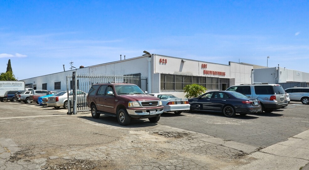 623 Young St, Santa Ana, CA for sale - Building Photo - Image 2 of 23