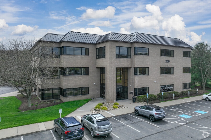 200 Northpointe Cir, Seven Fields, PA for lease - Primary Photo - Image 1 of 5