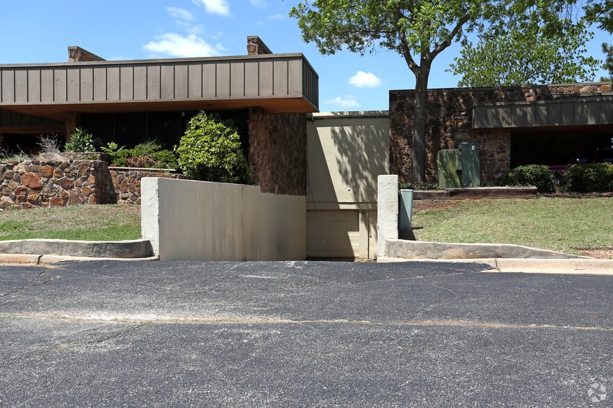 1309 S Holly Ave, Yukon, OK for lease - Building Photo - Image 3 of 6