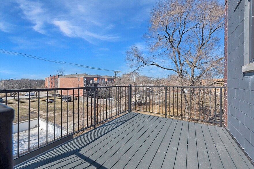 3762 S Indiana Ave, Chicago, IL à vendre - Photo du bâtiment - Image 2 de 27