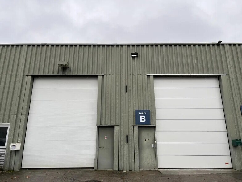 1-3 Avenue Jean Pierre Timbaud, Trappes for lease - Building Photo - Image 1 of 8