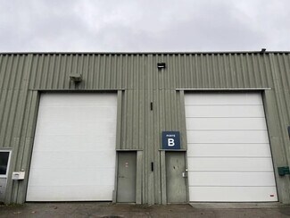 Plus de détails pour 1-3 Avenue Jean Pierre Timbaud, Trappes - Bureau, Industriel à louer