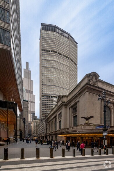 200 Park Ave, New York, NY for lease - Building Photo - Image 2 of 15