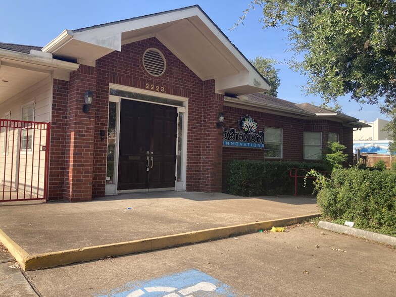 2223 Dorrington St, Houston, TX à louer - Photo du bâtiment - Image 2 de 9