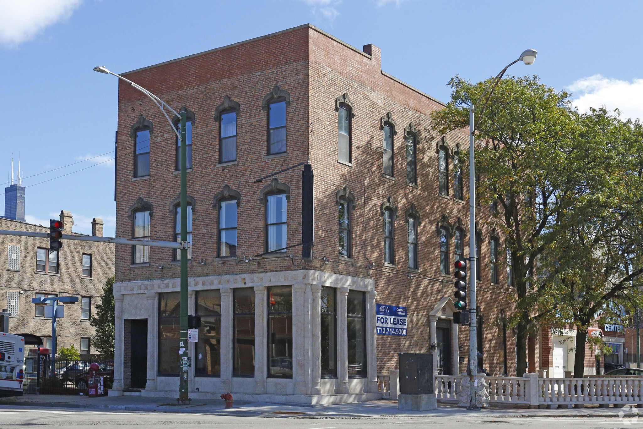 1235 W Grand Ave, Chicago, IL à vendre Photo principale- Image 1 de 1