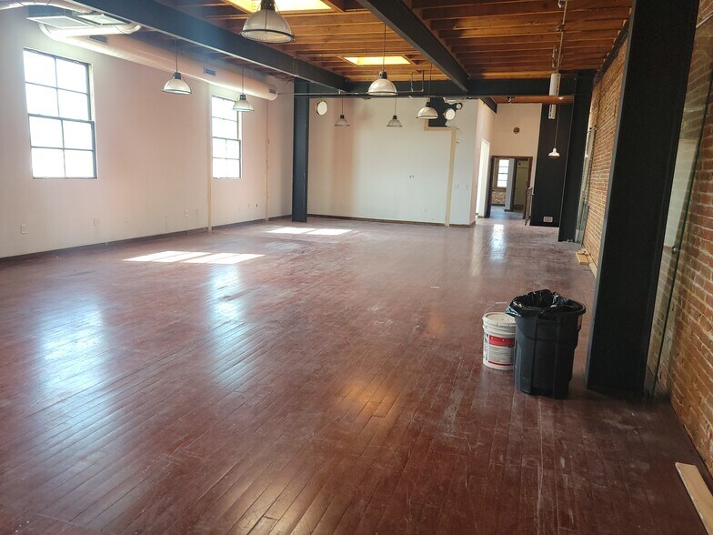 128 W Santa Fe Ave, Placentia, CA à louer - Photo du bâtiment - Image 2 de 13