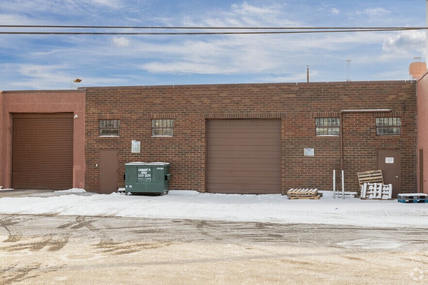 235 Liberty Ave, Mineola, NY à louer - Photo du bâtiment - Image 3 de 5