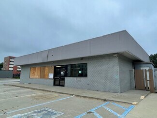 Plus de détails pour 601 N Neil St, Champaign, IL - Commerce de détail à vendre