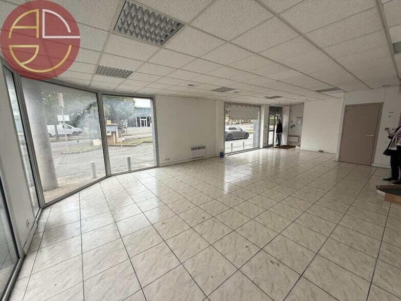Flex in Saint-Orens-de-Gameville for lease - Interior Photo - Image 1 of 9