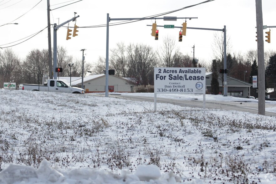 3500 Harmont Ave NE, Canton, OH à vendre - Photo principale - Image 2 de 4