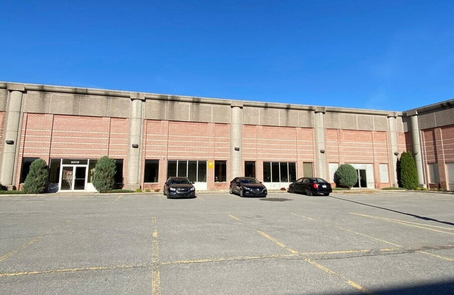 9215 Boul Langelier, Montréal, QC à louer - Photo du bâtiment - Image 3 de 4