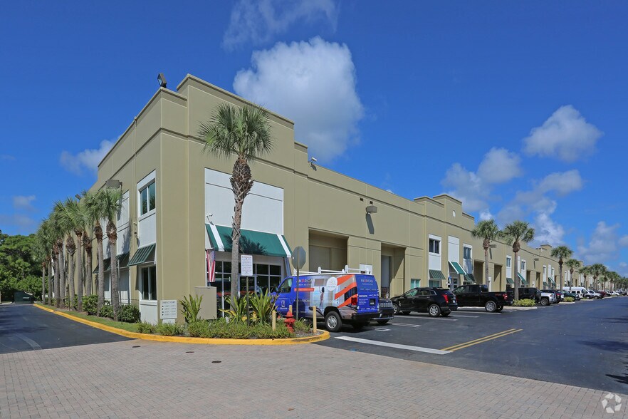 3445-3499 High Ridge Rd, Boynton Beach, FL à louer - Photo du bâtiment - Image 2 de 12