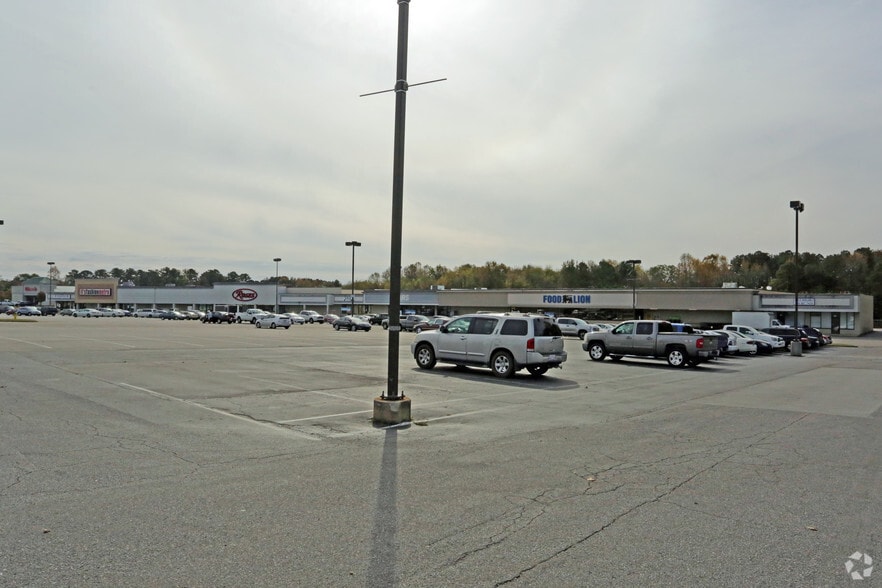 1201-1261 Julian R Allsbrook Hwy, Roanoke Rapids, NC for lease - Building Photo - Image 2 of 6