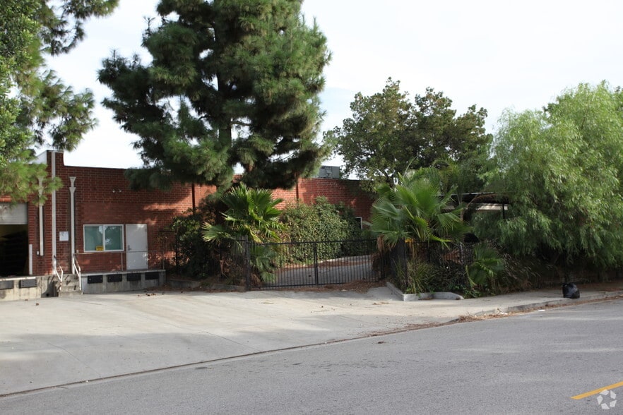 8964 Oso Ave, Chatsworth, CA for lease - Building Photo - Image 3 of 4