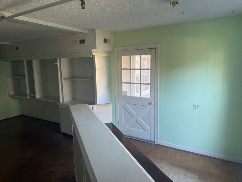 217 Lucas St, Mount Pleasant, SC à louer - Photo du bâtiment - Image 3 de 12